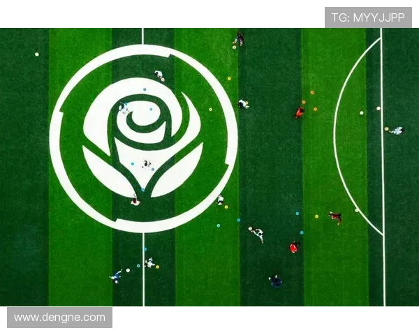 李梦雯携队友庆祝第十座玫瑰球场落地陕西